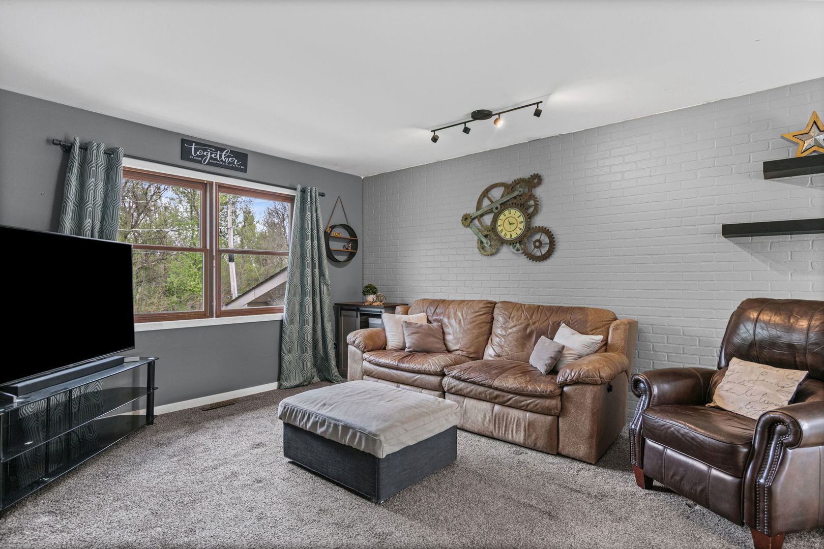 3505 W Beach Drive, McHenry, IL 60050