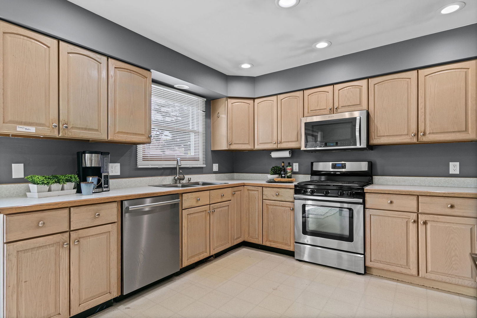 3505 W Beach Drive, McHenry, IL 60050