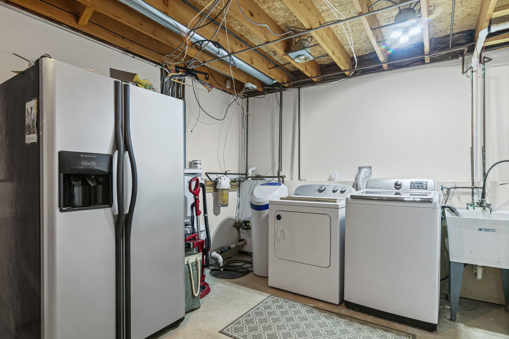 3505 W Beach Drive, McHenry, IL 60050