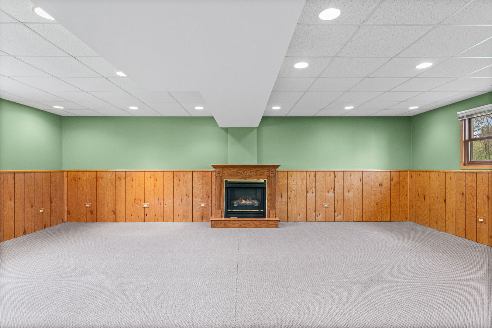 3505 W Beach Drive, McHenry, IL 60050