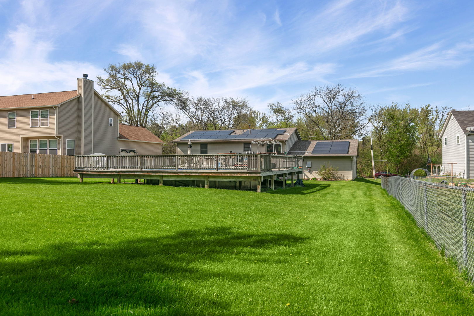 3505 W Beach Drive, McHenry, IL 60050