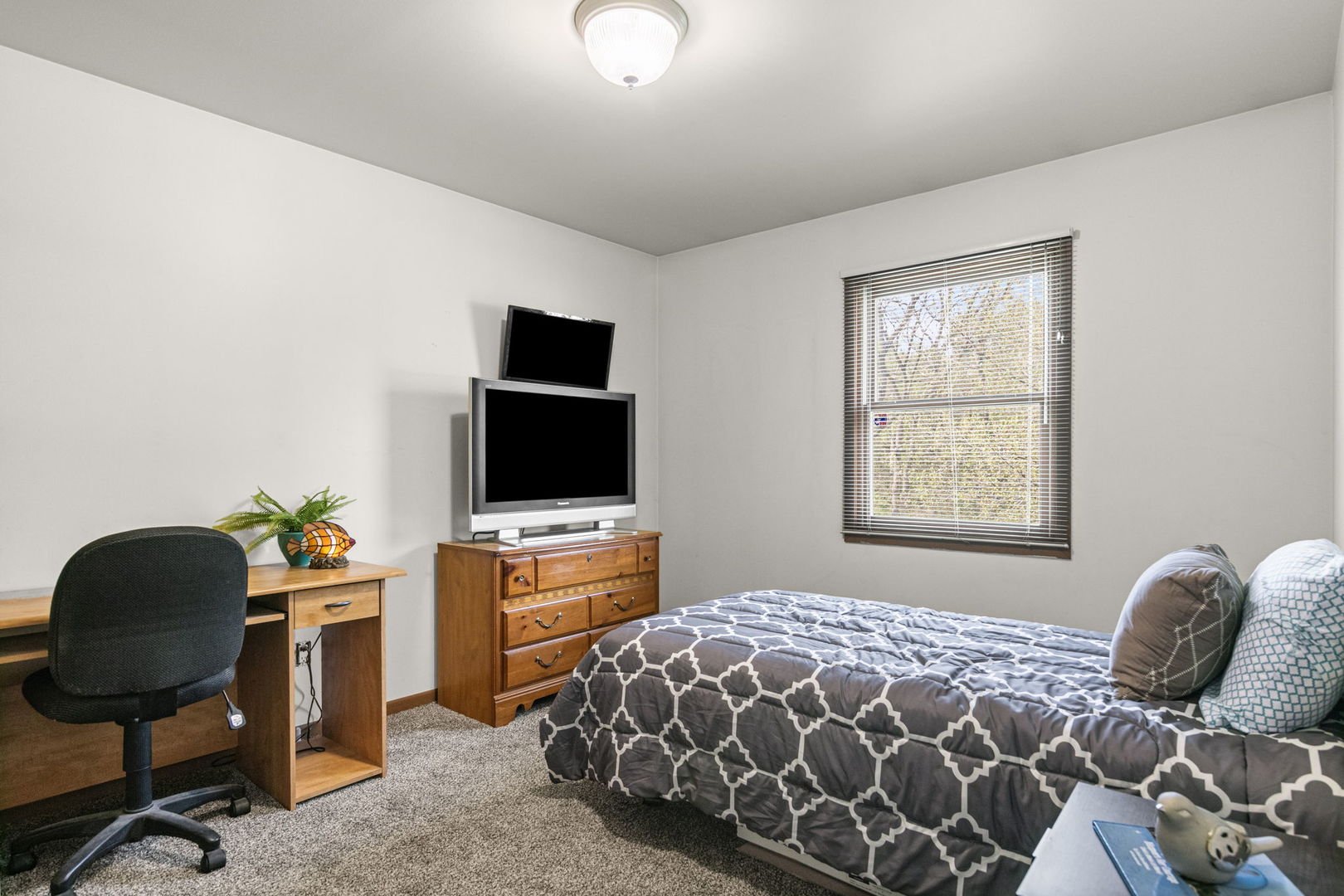 3505 W Beach Drive, McHenry, IL 60050