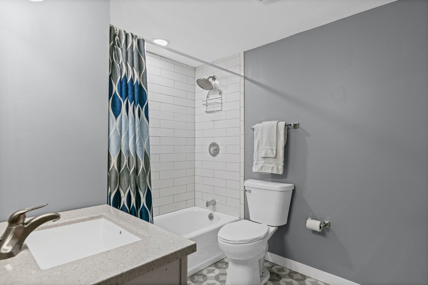 3505 W Beach Drive, McHenry, IL 60050