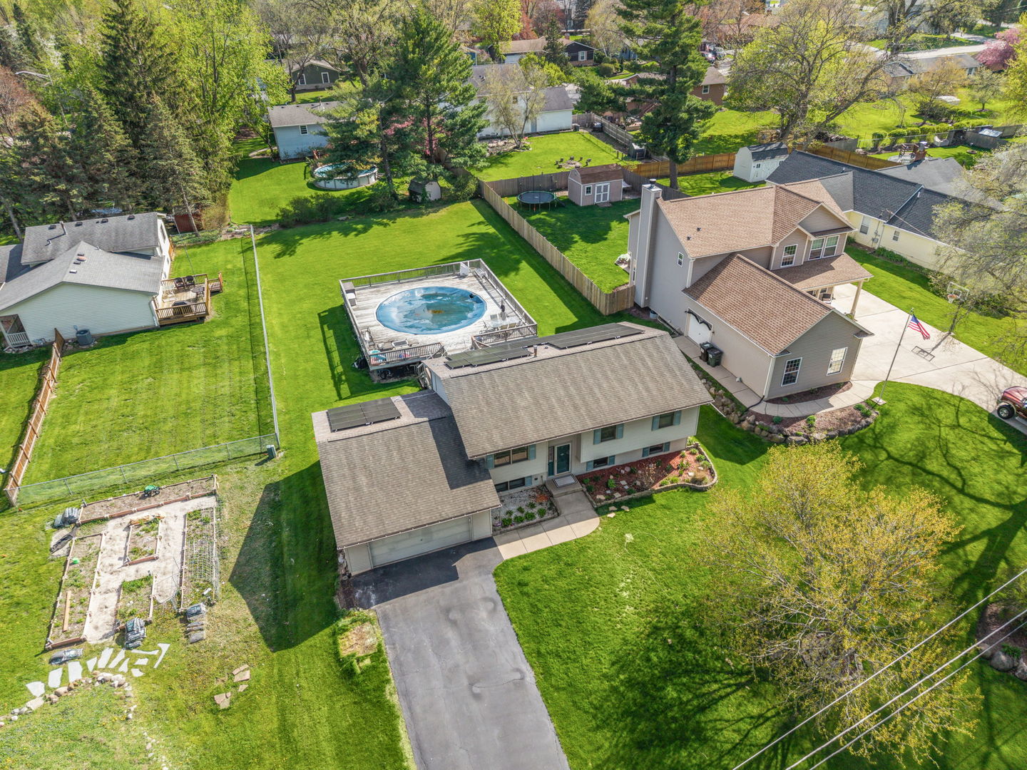 3505 W Beach Drive, McHenry, IL 60050