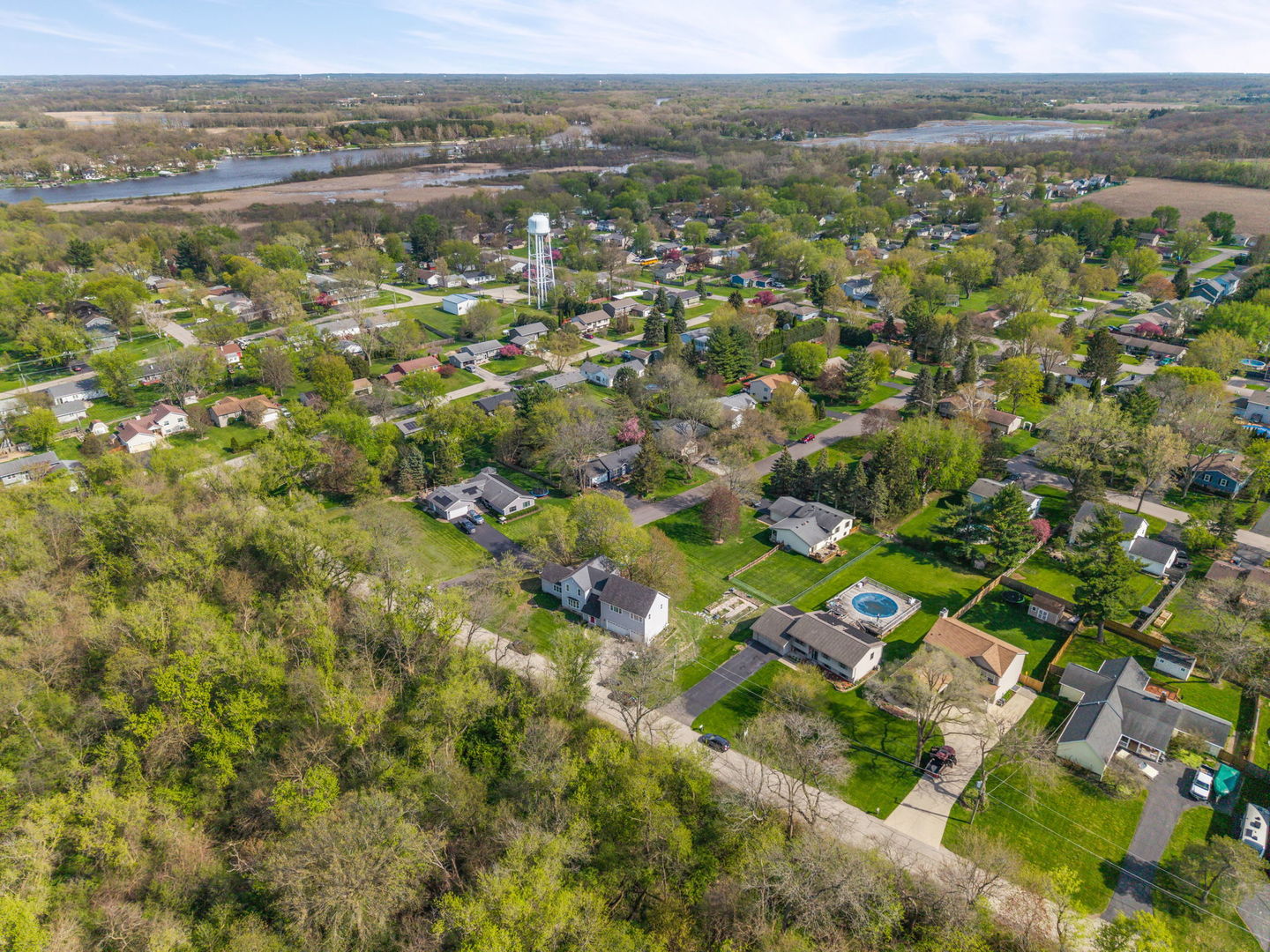 3505 W Beach Drive, McHenry, IL 60050