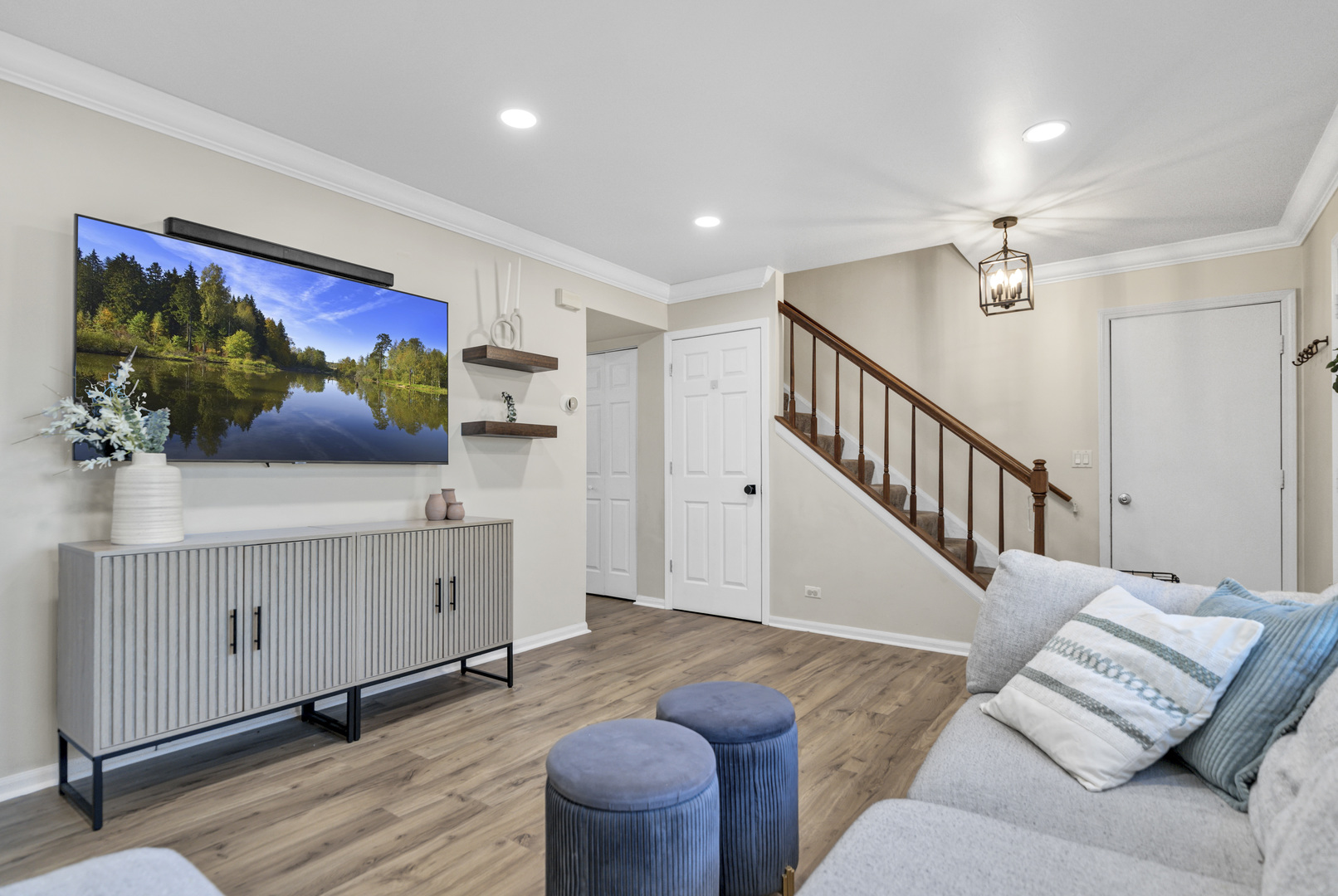 1215 Robin Drive, Carol Stream, IL 60188