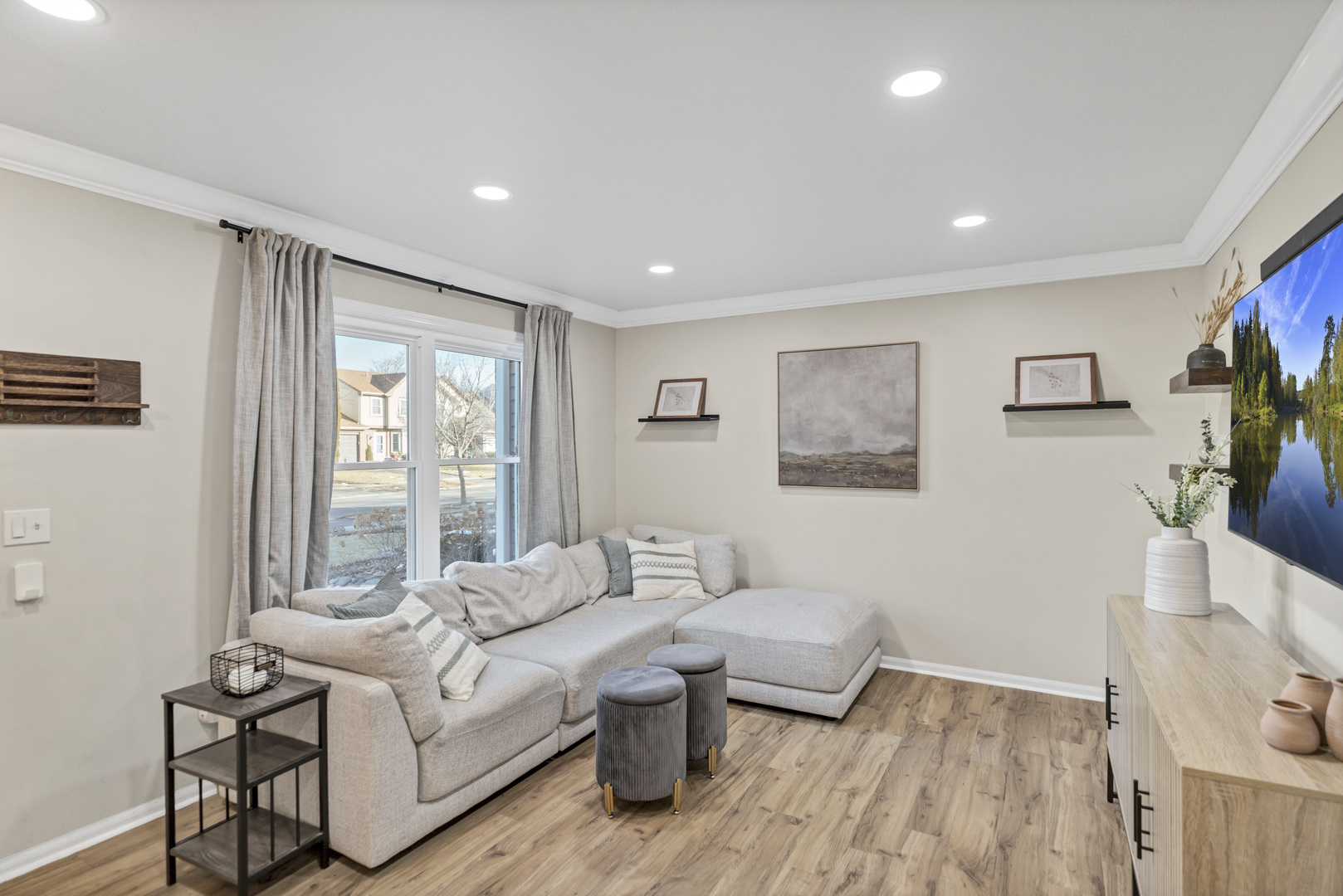 1215 Robin Drive, Carol Stream, IL 60188