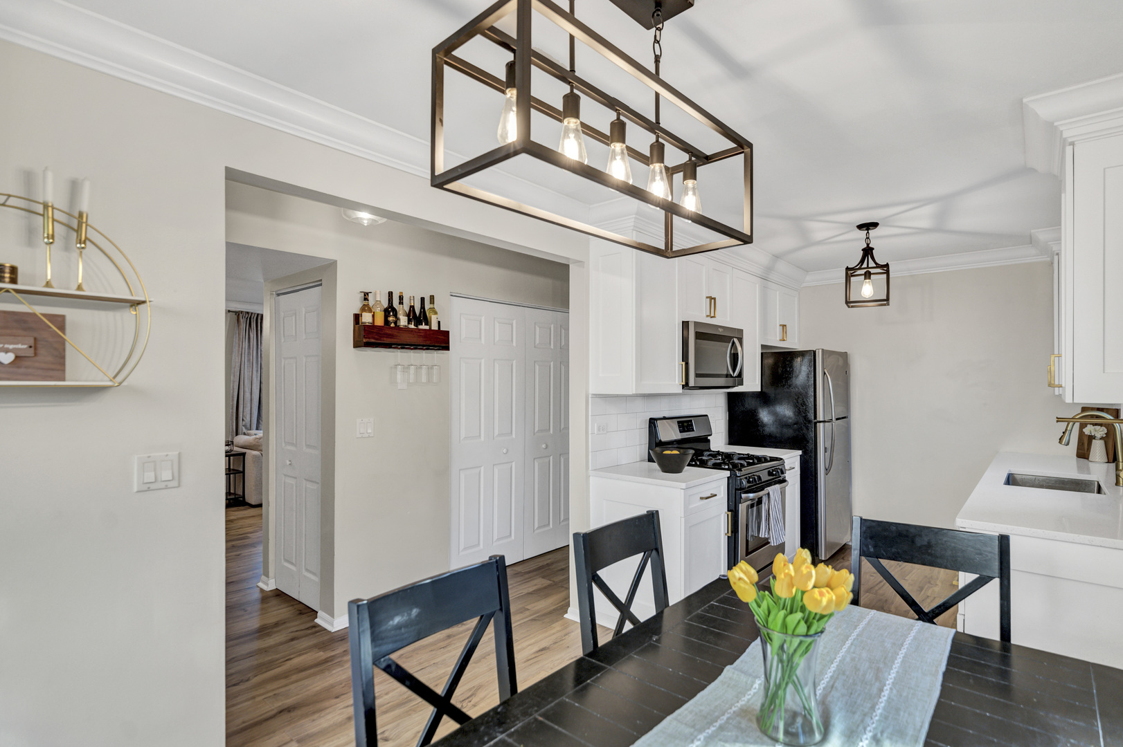 1215 Robin Drive, Carol Stream, IL 60188