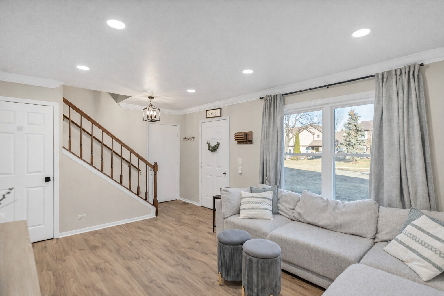 1215 Robin Drive, Carol Stream, IL 60188