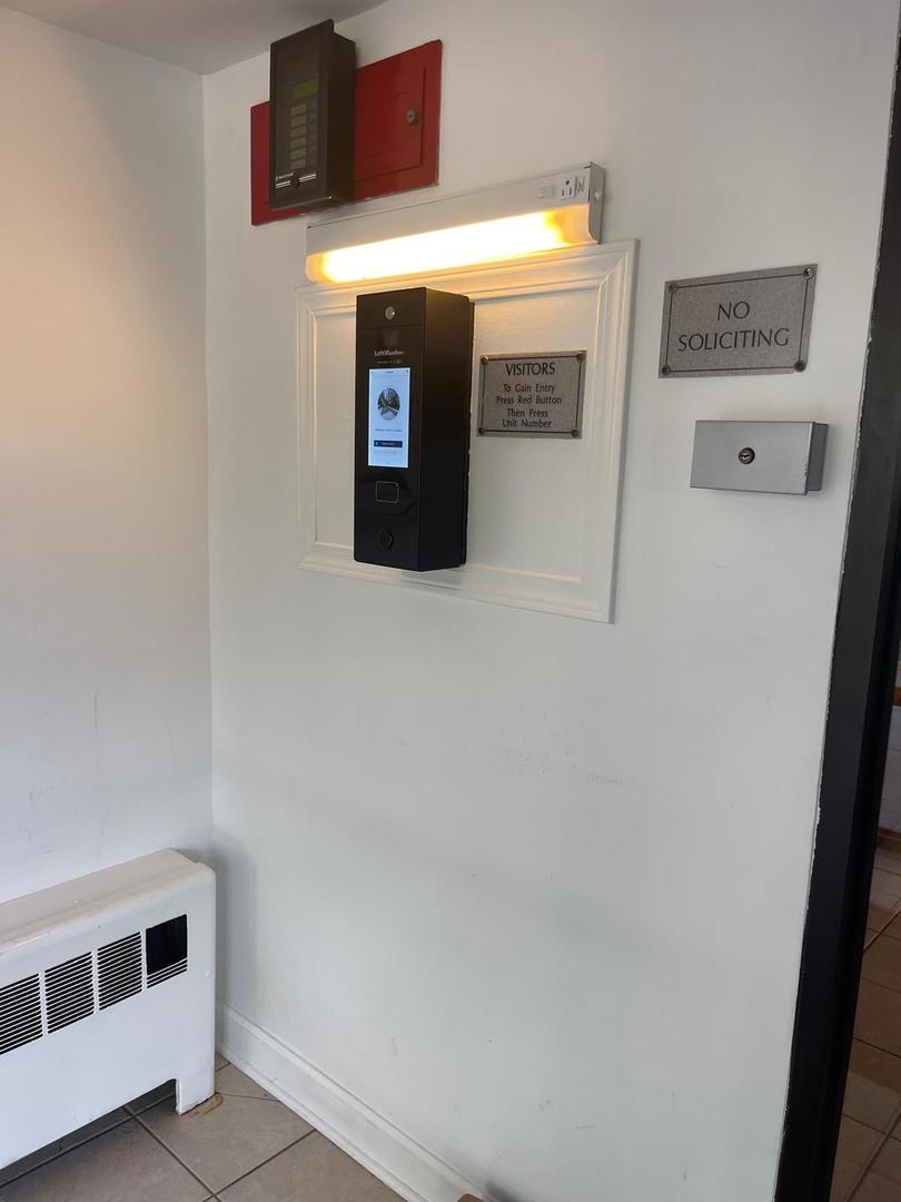 1000 S Lorraine Road #214, Wheaton, IL 60189