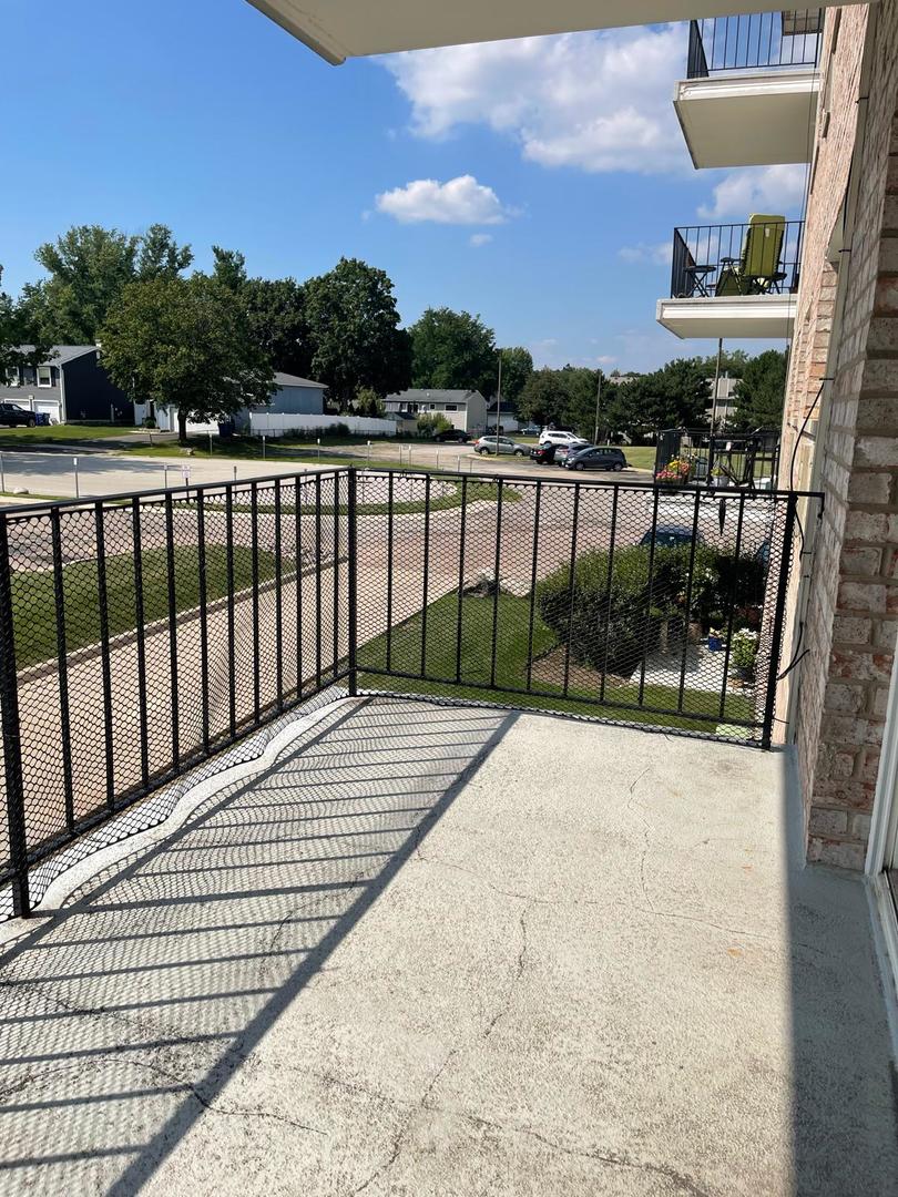 1000 S Lorraine Road #214, Wheaton, IL 60189