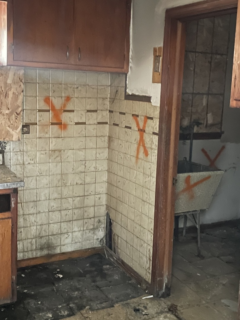 843 W VERMONT Avenue, Chicago, IL 60643