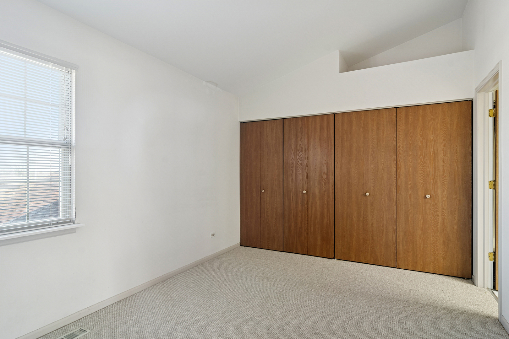 988 Ridgefield Lane, Wheeling, IL 60090