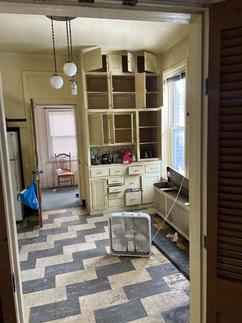 1123 W Vernon Park Place, Chicago, IL 60607