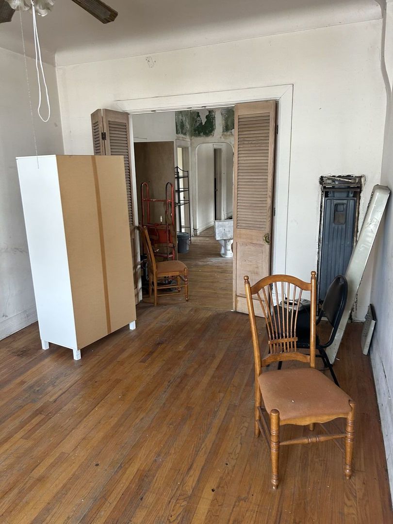 1123 W Vernon Park Place, Chicago, IL 60607