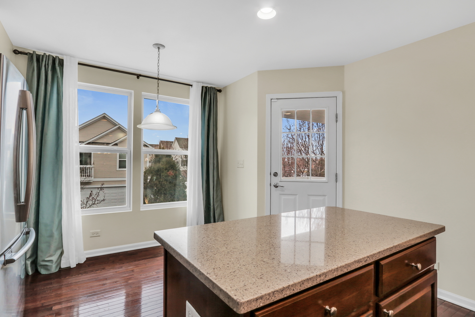 3210 Neubauer Circle, Lindenhurst, IL 60046