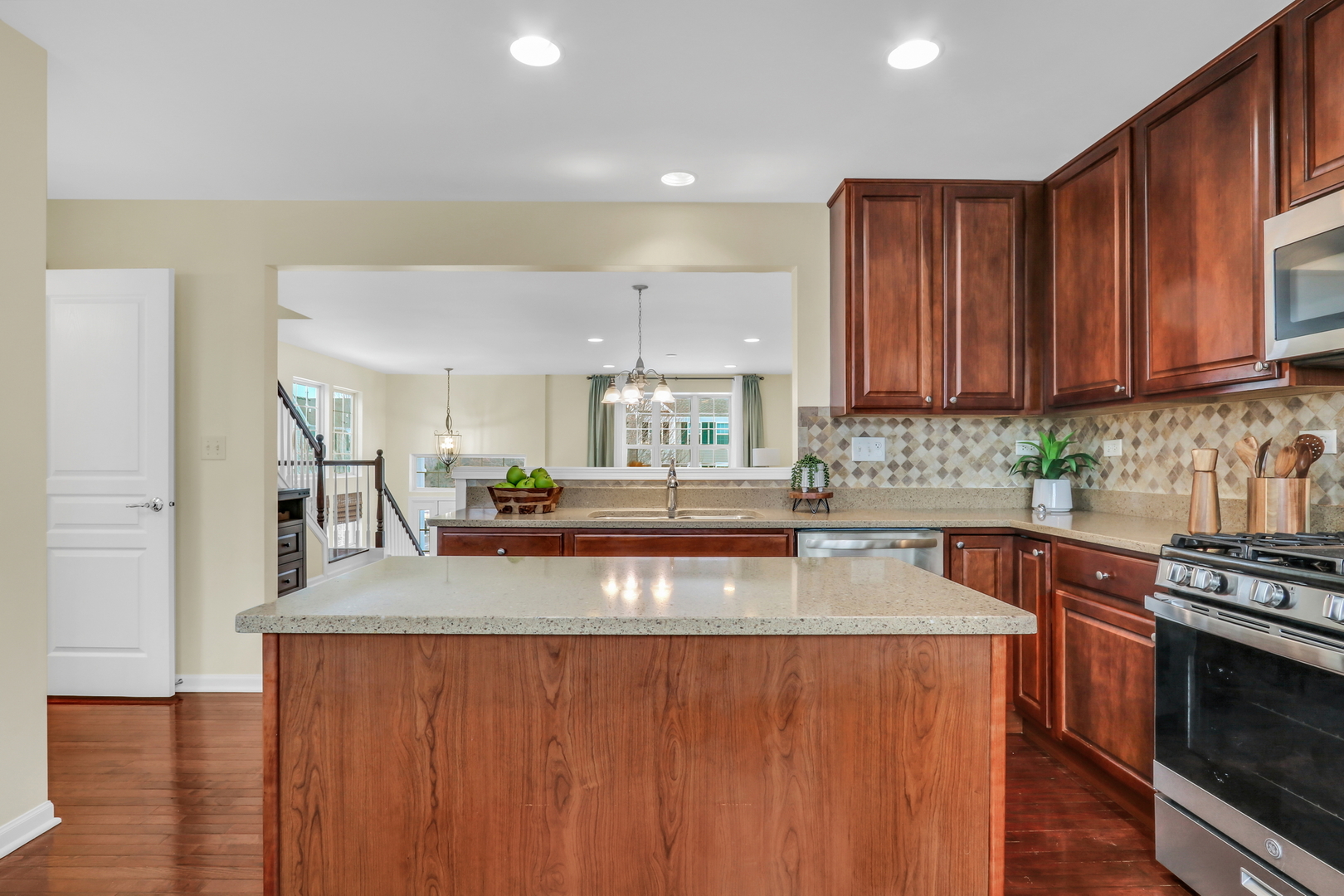 3210 Neubauer Circle, Lindenhurst, IL 60046