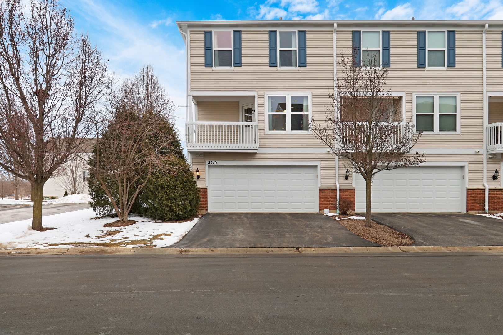 3210 Neubauer Circle, Lindenhurst, IL 60046