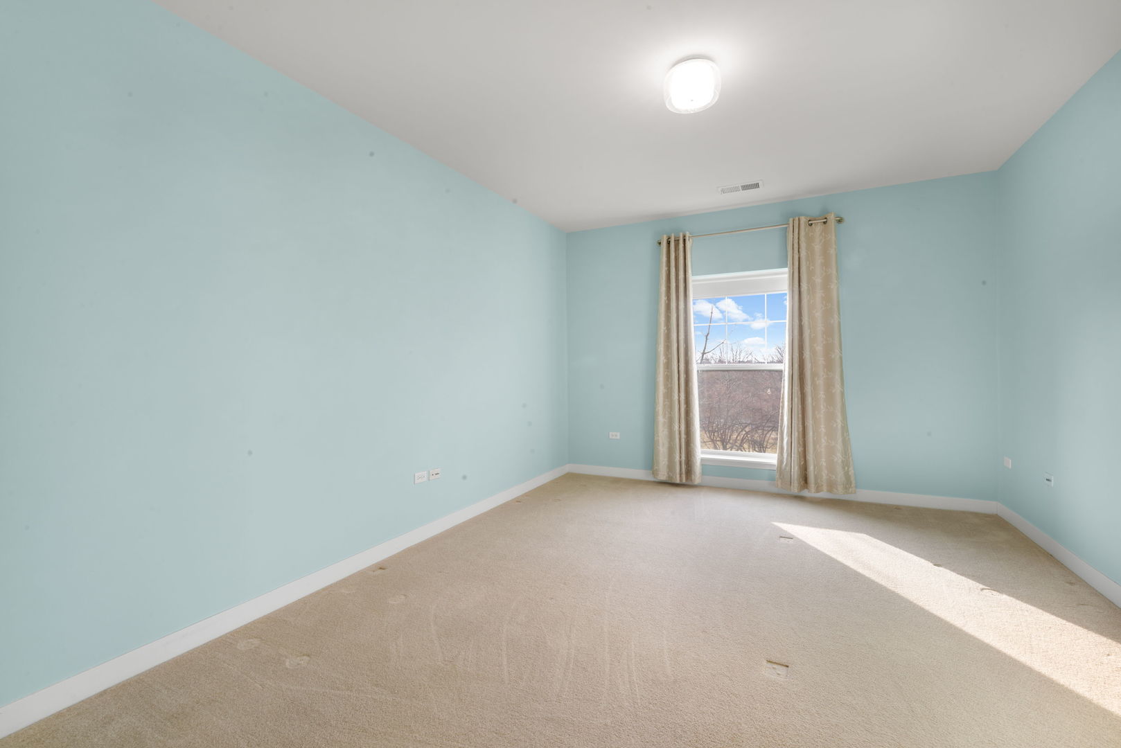 2692 Stone Circle #209, Geneva, IL 60134