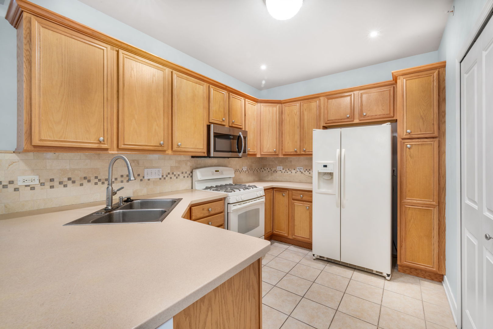 2692 Stone Circle #209, Geneva, IL 60134