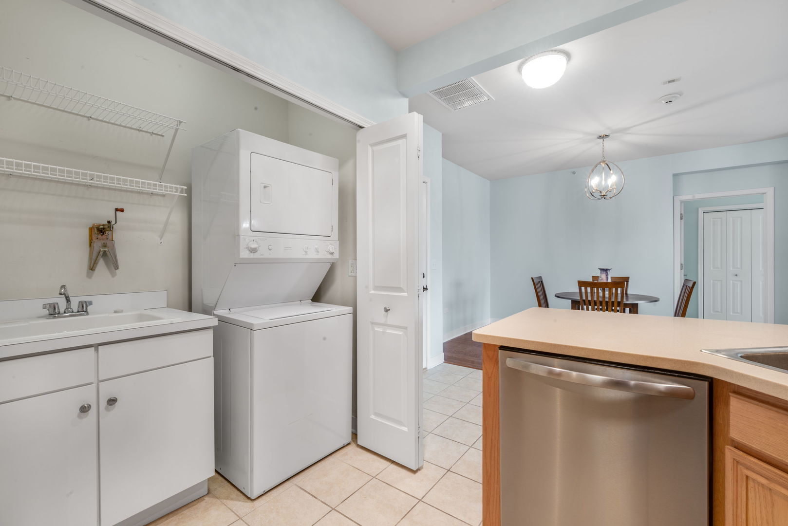 2692 Stone Circle #209, Geneva, IL 60134