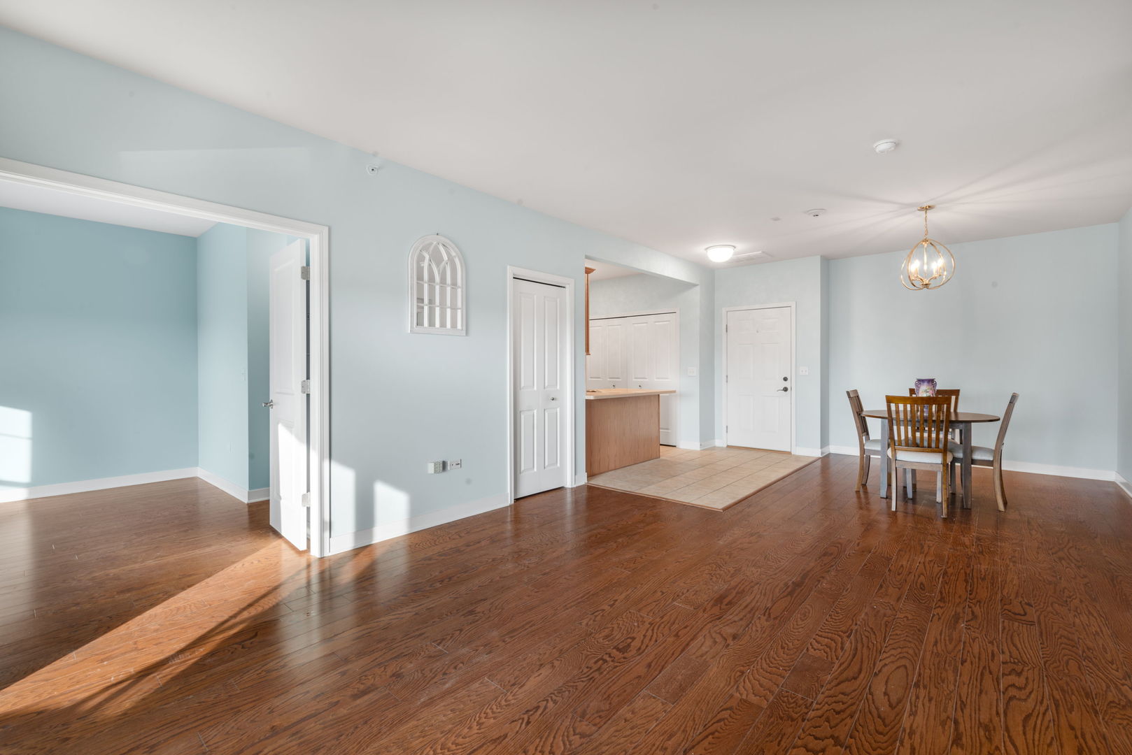 2692 Stone Circle #209, Geneva, IL 60134