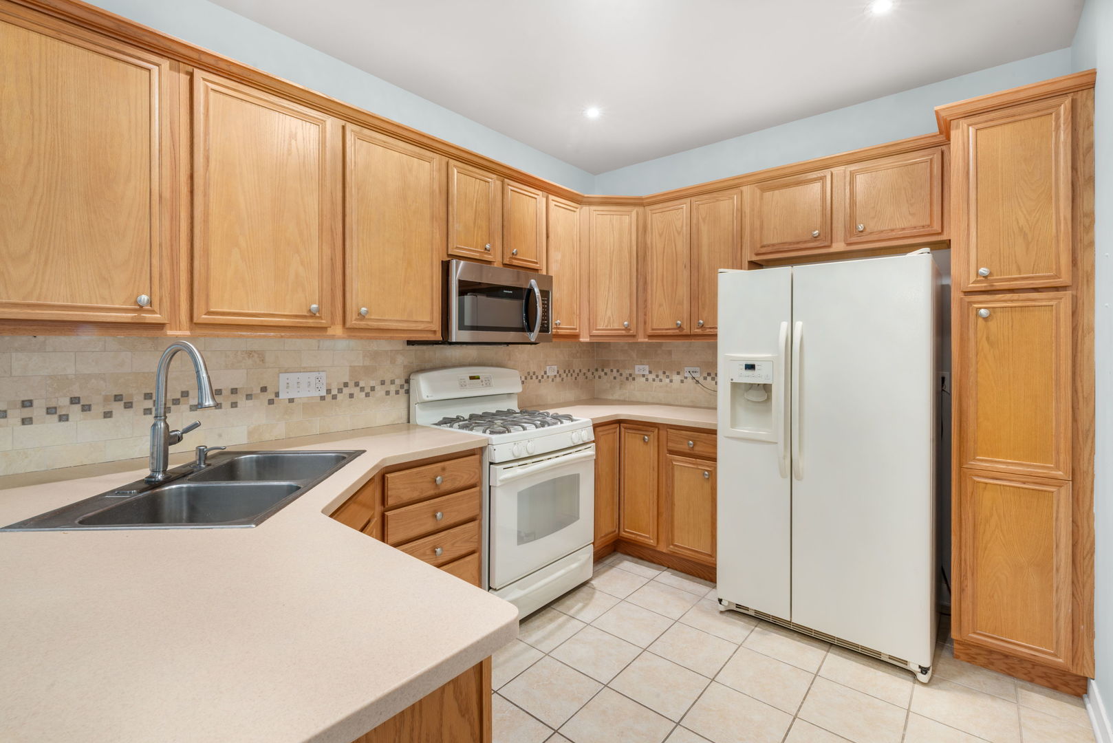 2692 Stone Circle #209, Geneva, IL 60134