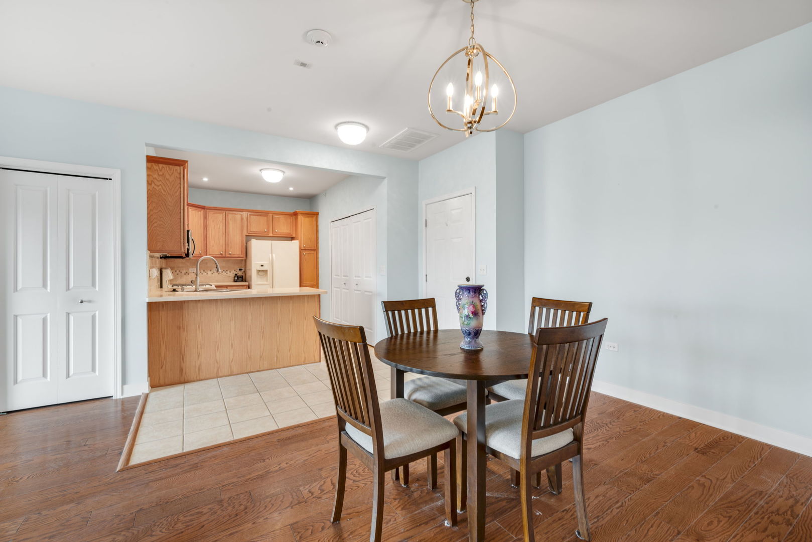 2692 Stone Circle #209, Geneva, IL 60134