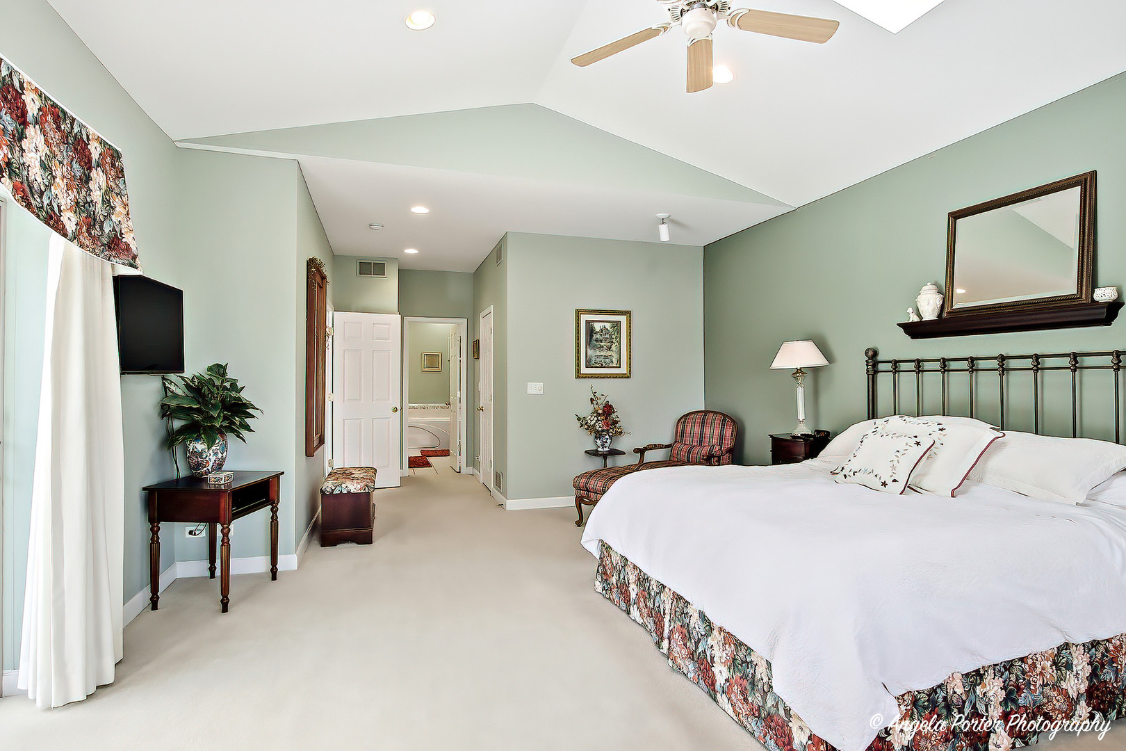 3428 KINGS LAIR Drive, Spring Grove, IL 60081