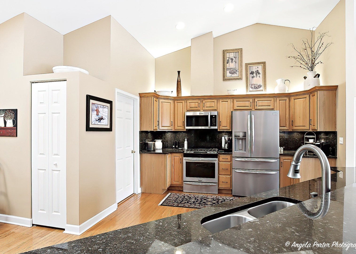 3428 KINGS LAIR Drive, Spring Grove, IL 60081