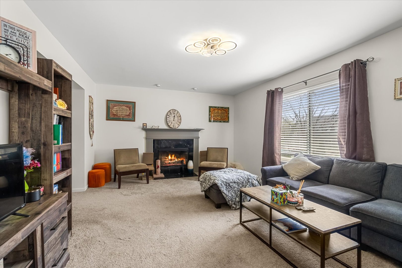 427 Essex Court, Sugar Grove, IL 60554