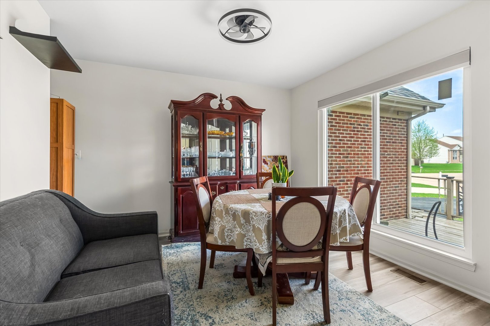 427 Essex Court, Sugar Grove, IL 60554