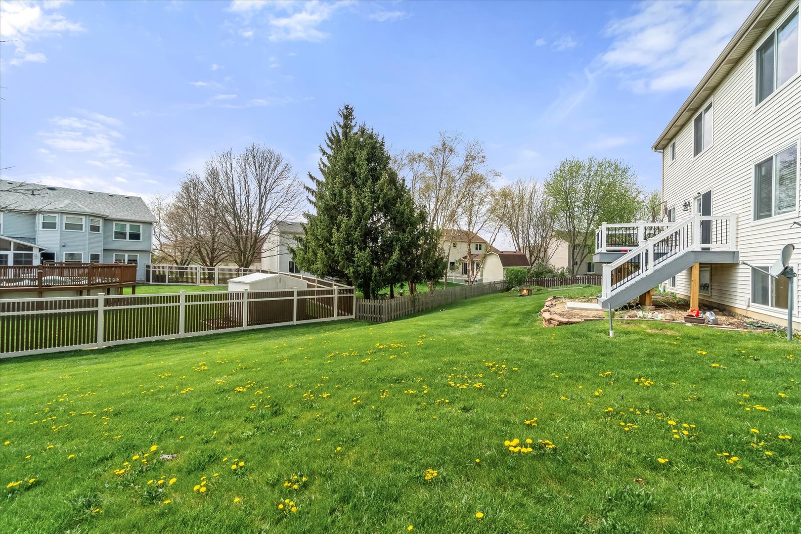 427 Essex Court, Sugar Grove, IL 60554