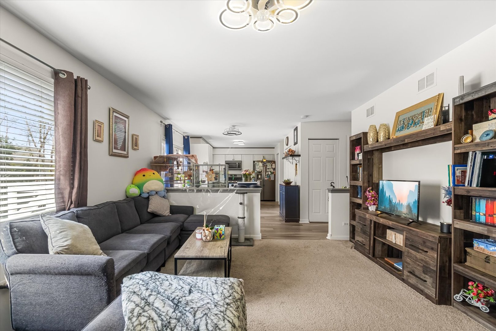 427 Essex Court, Sugar Grove, IL 60554