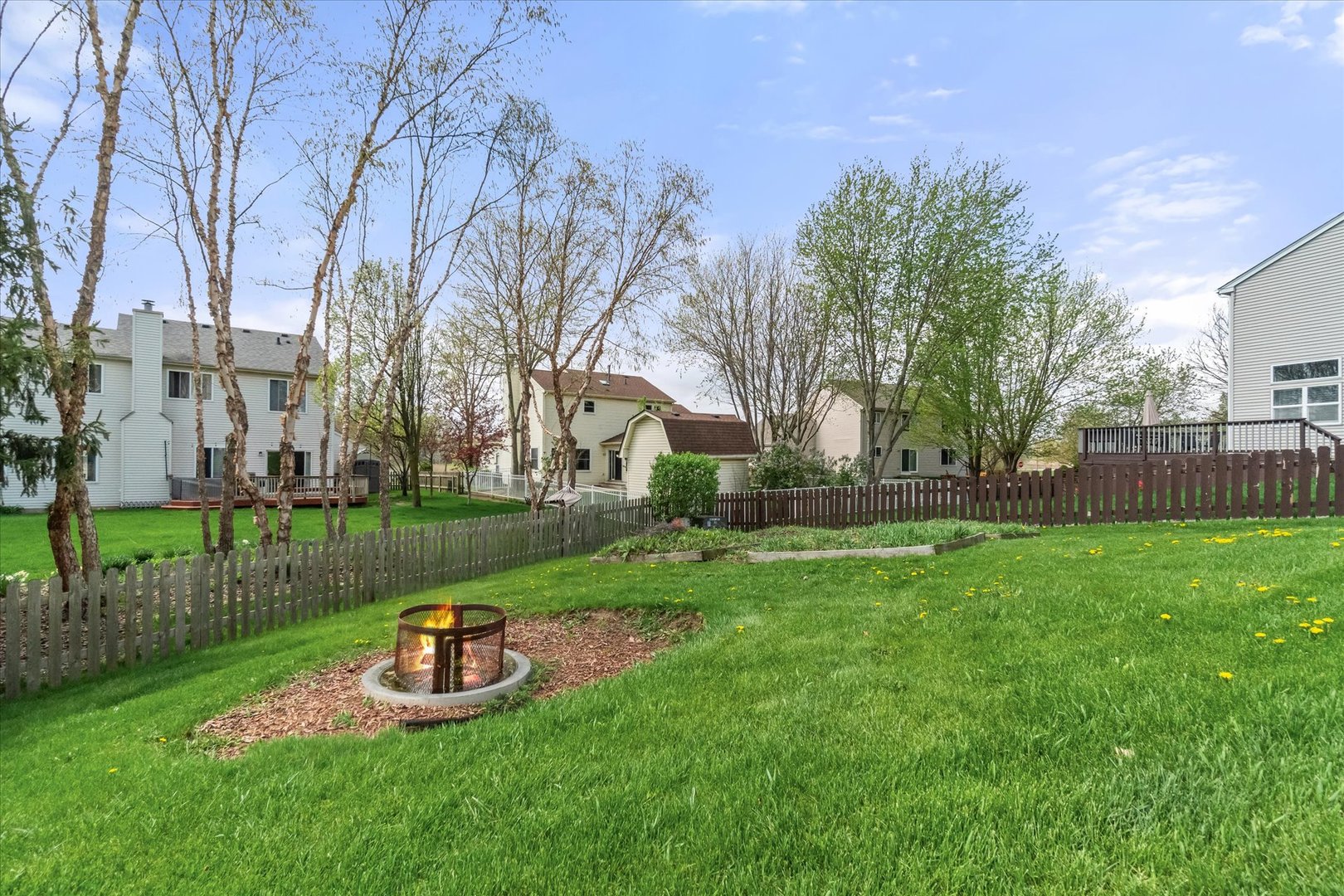 427 Essex Court, Sugar Grove, IL 60554