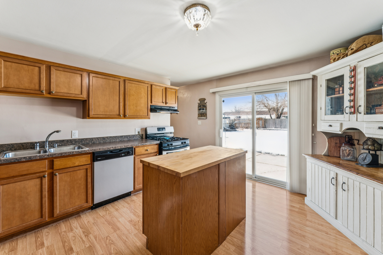 416 Concord Drive, Streamwood, IL 60107