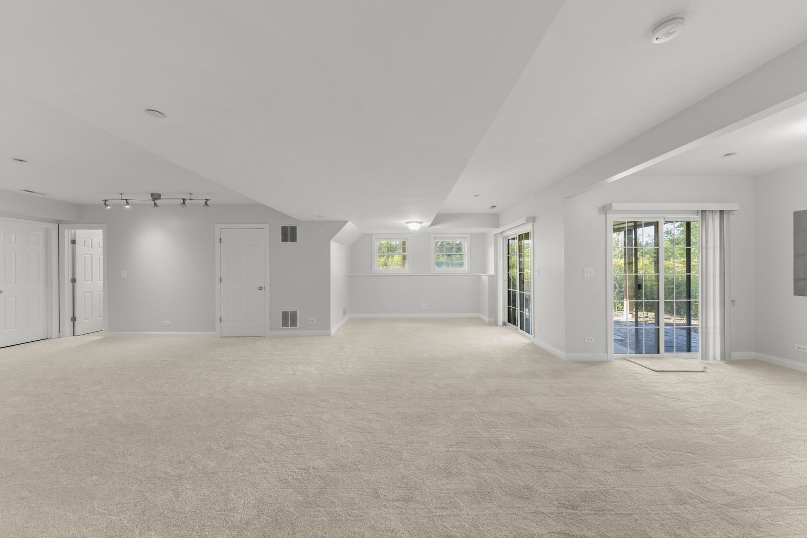 1537 Queen Ann Lane, Gurnee, IL 60031