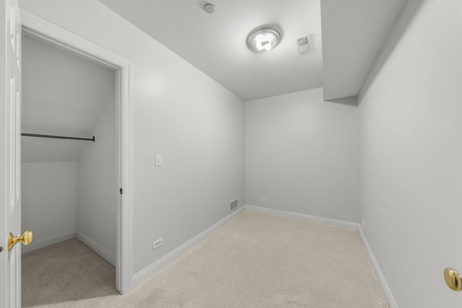 1537 Queen Ann Lane, Gurnee, IL 60031