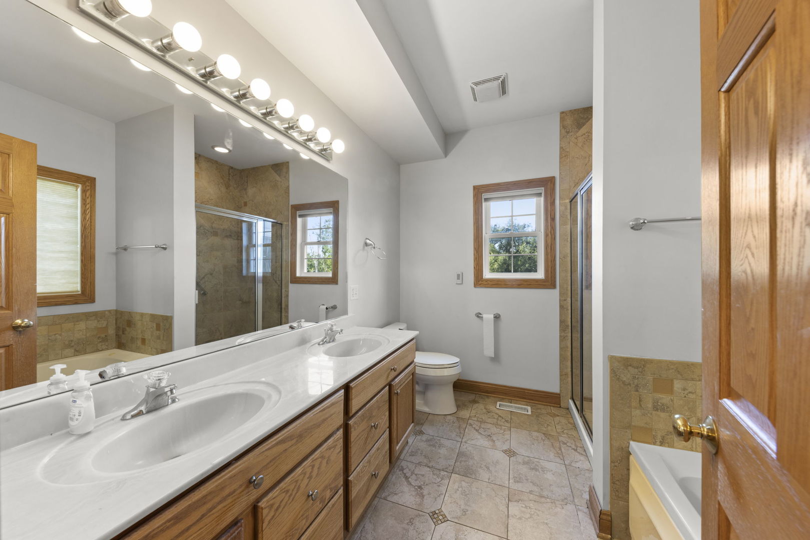 1537 Queen Ann Lane, Gurnee, IL 60031