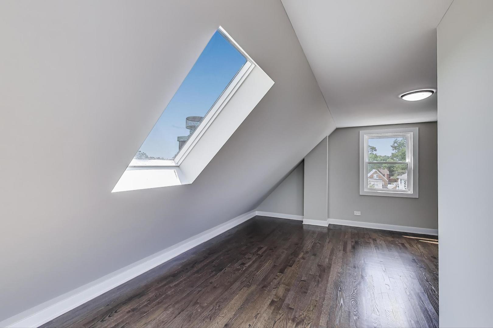 4305 N Mobile Avenue, Chicago, IL 60634