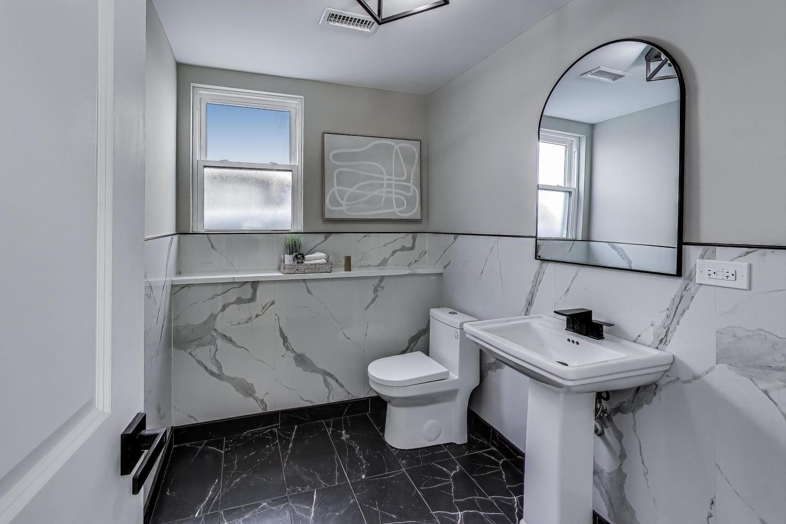 4305 N Mobile Avenue, Chicago, IL 60634