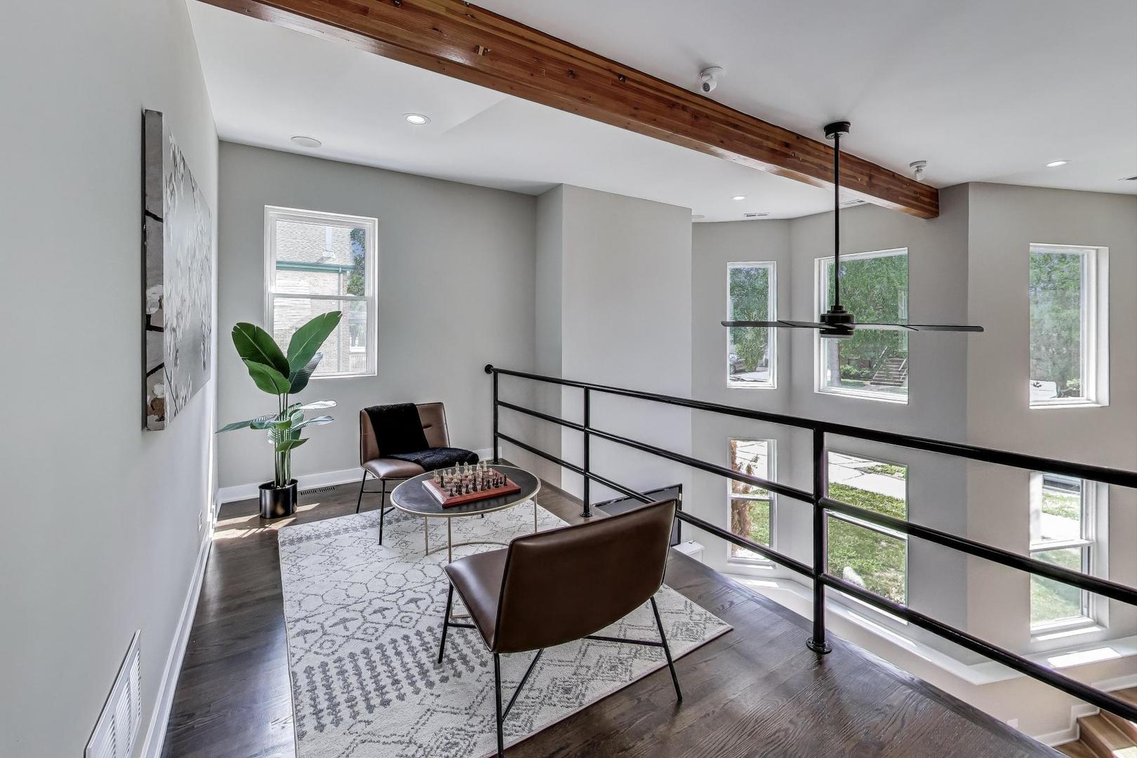 4305 N Mobile Avenue, Chicago, IL 60634