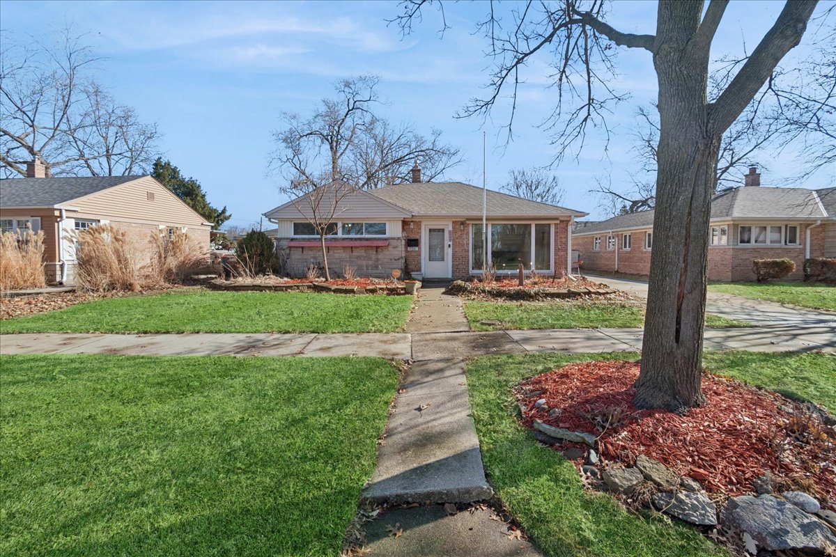 17561 Hillside Avenue, Homewood, IL 60430