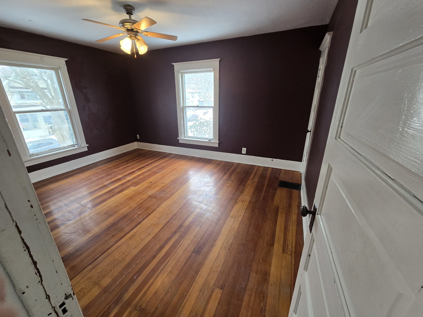 25 E Roosevelt Street, Freeport, IL 61032