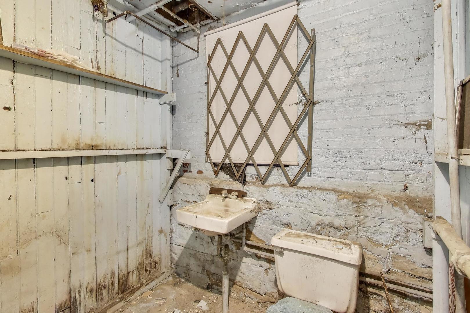 4820 W Washington Boulevard, Chicago, IL 60644