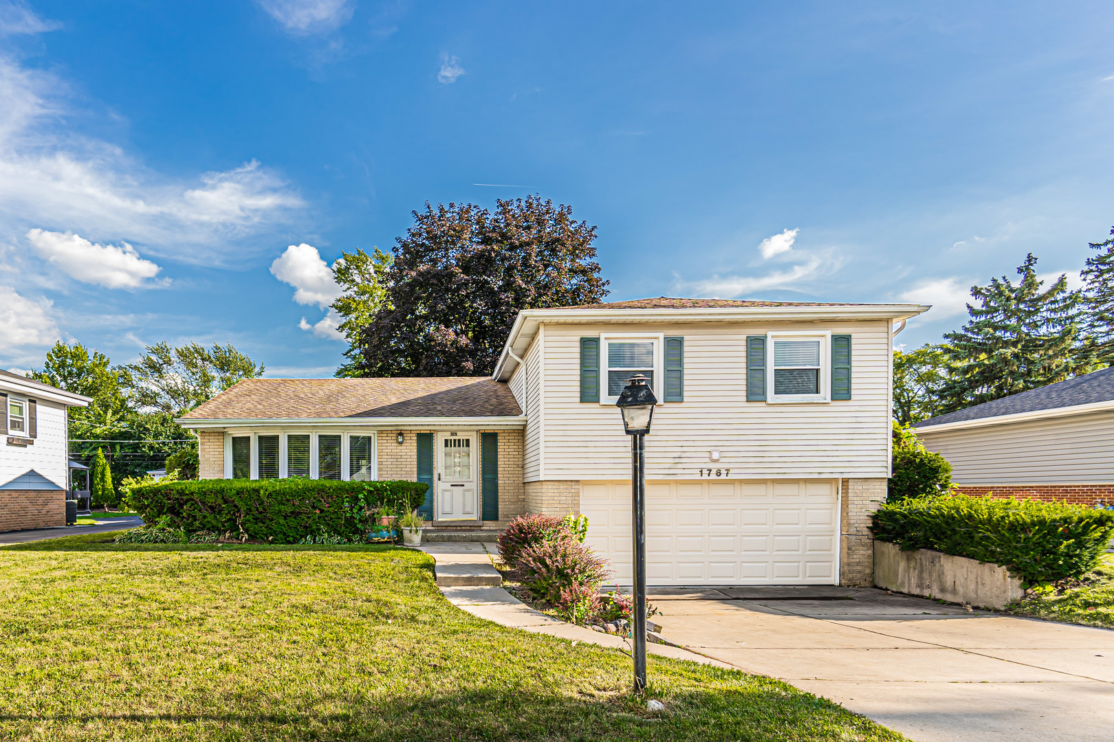 1767 E Cree Lane, Mount Prospect, IL 60056