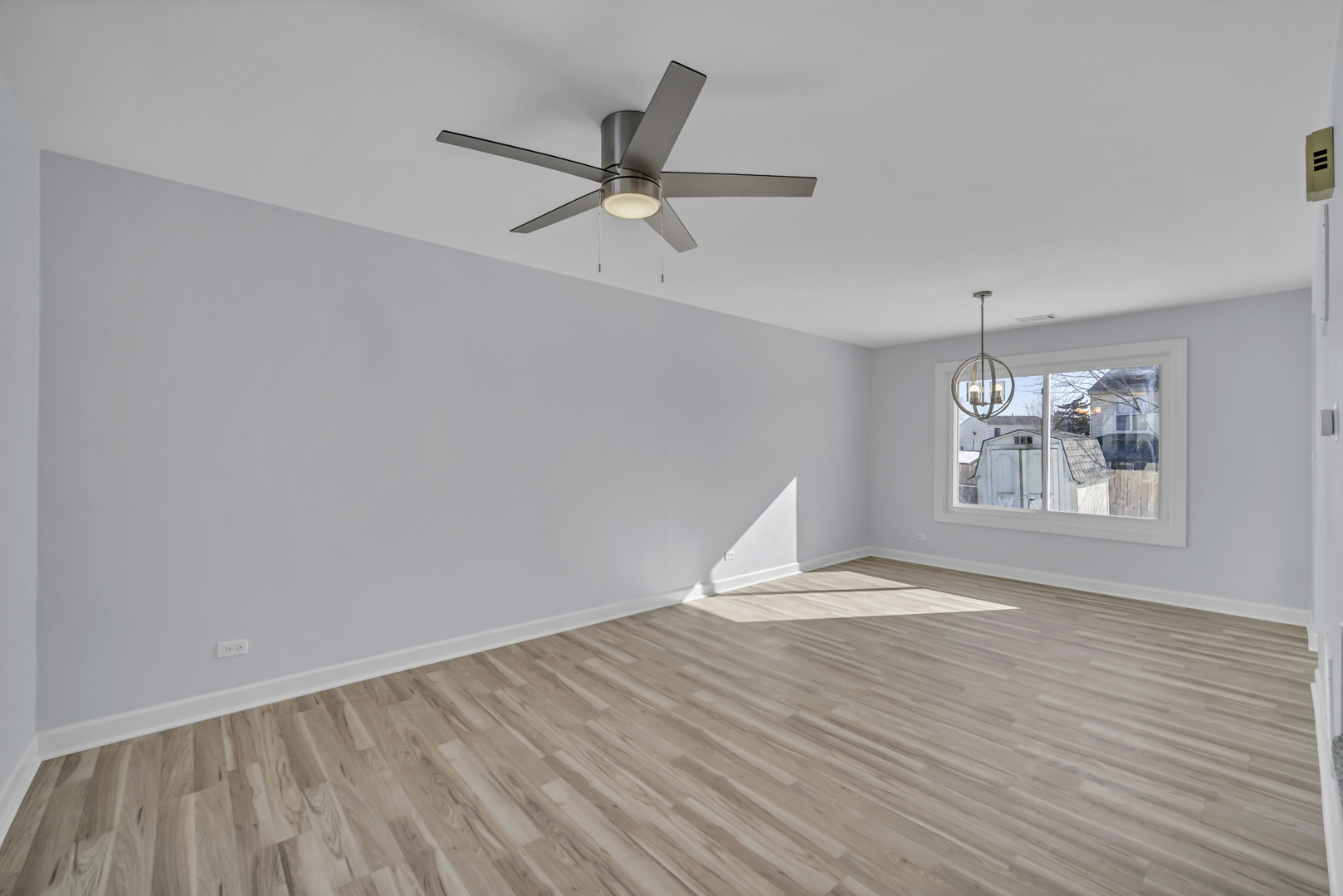 813 Kansas Street, Carol Stream, IL 60188