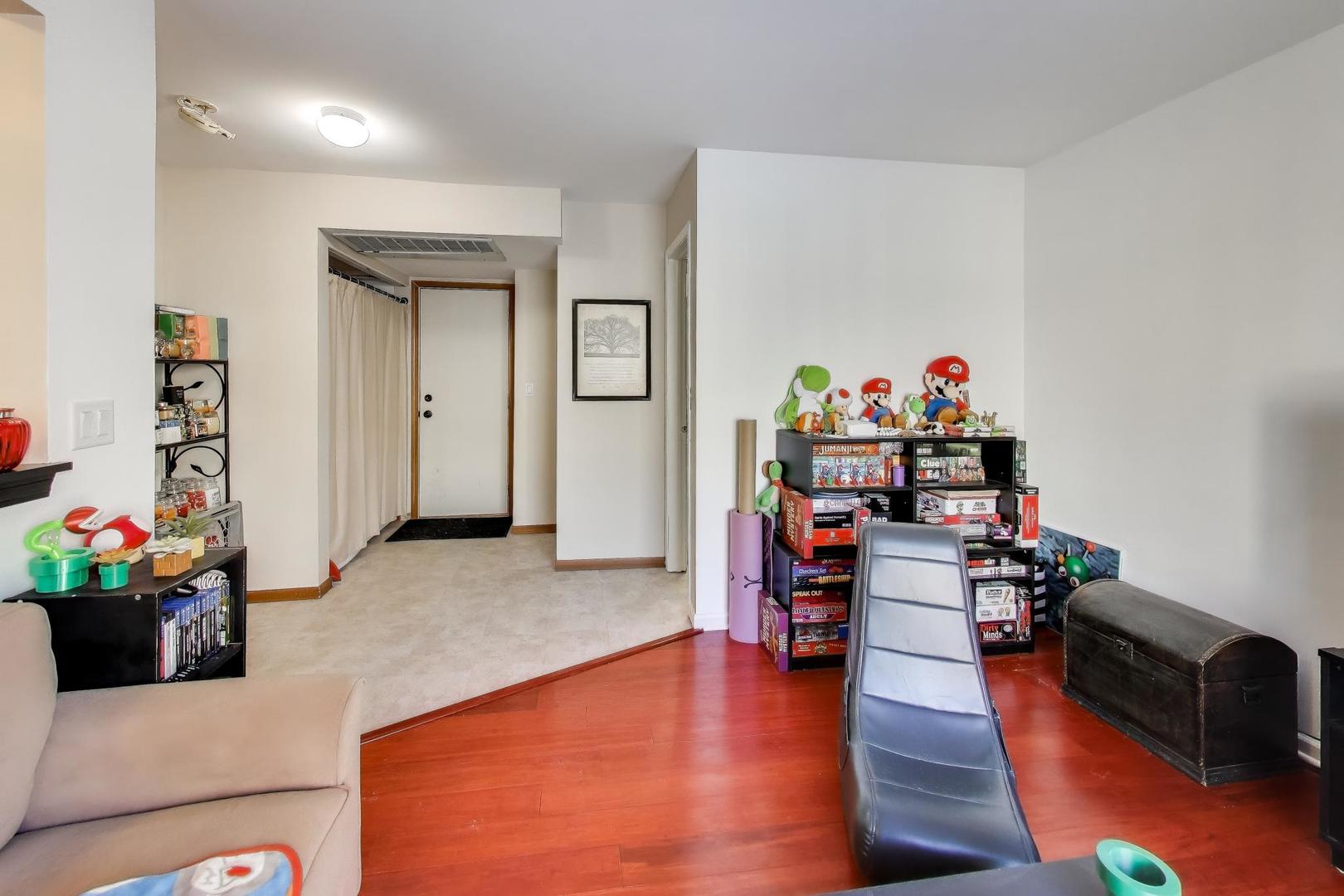 29 N Macgillis Drive #23-3, Round Lake, IL 60073