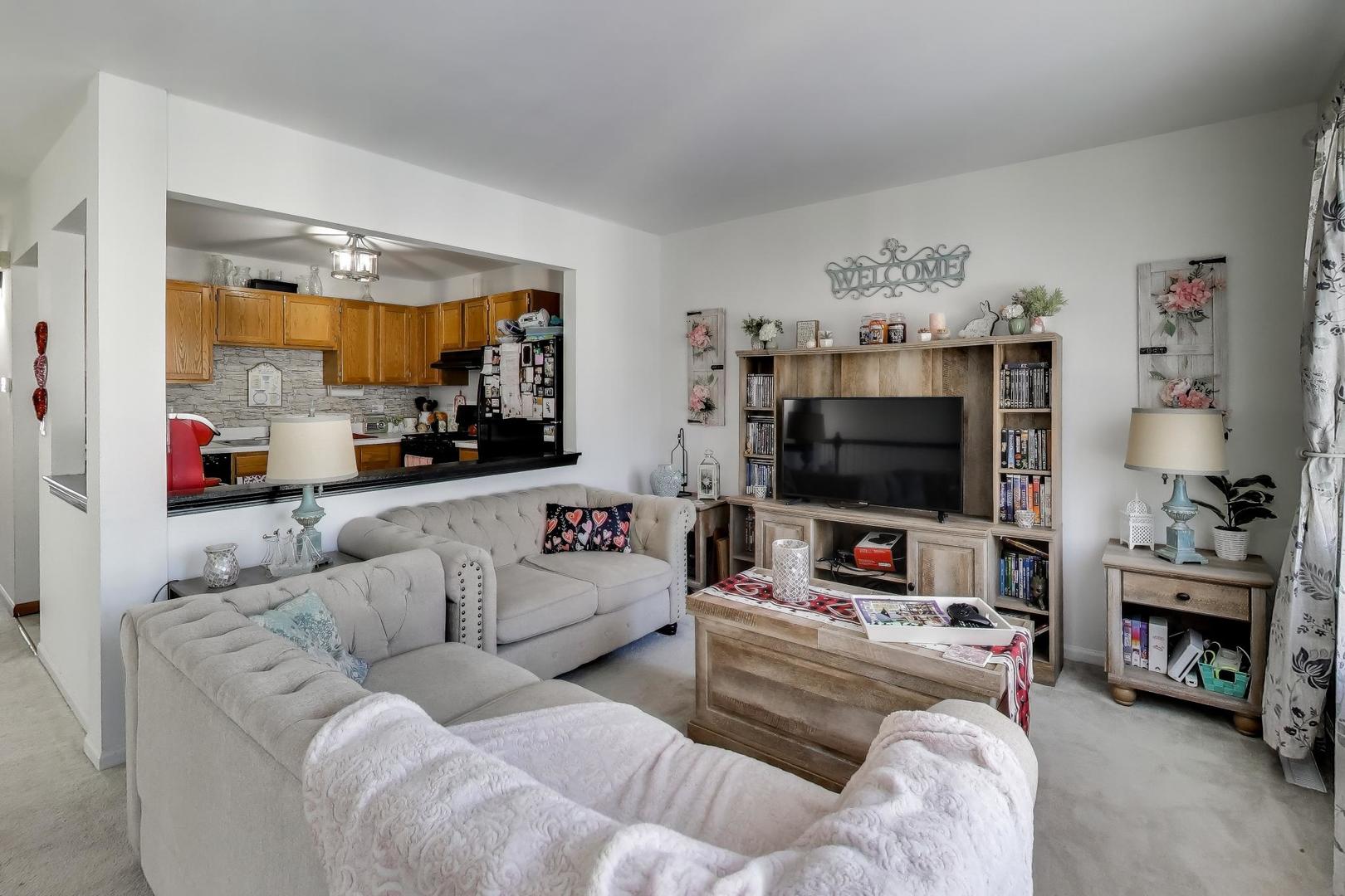 29 N Macgillis Drive #23-3, Round Lake, IL 60073