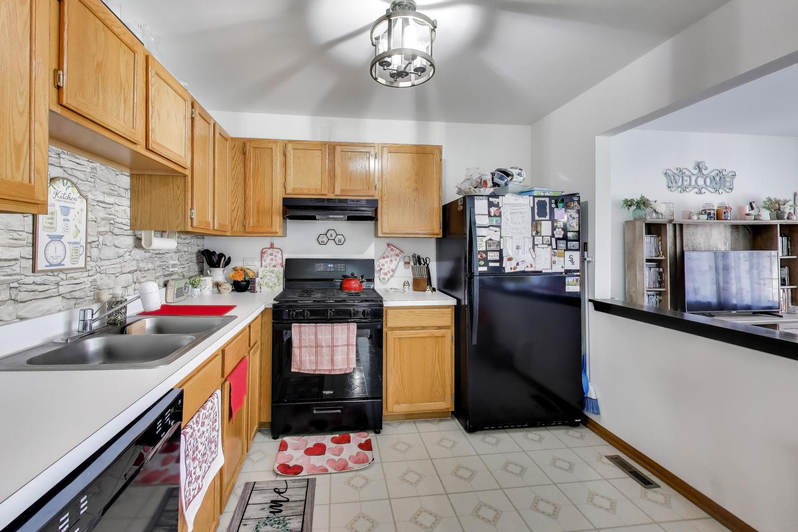 29 N Macgillis Drive #23-3, Round Lake, IL 60073